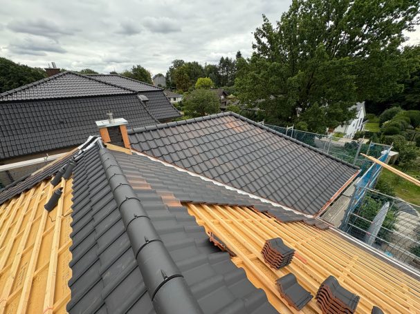 Dachsanierung im Vorher-Nachher-Vergleich im Raum Osnabrück